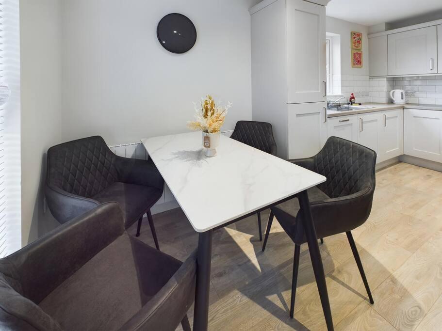 Contemporary 2-Bedroom Apartment Belfast Bagian luar foto