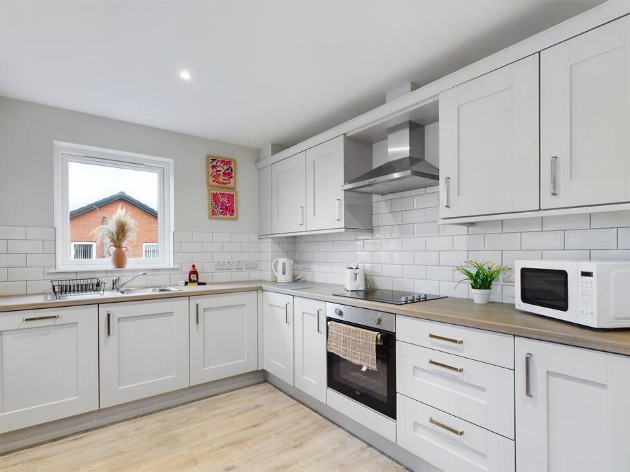 Contemporary 2-Bedroom Apartment Belfast Bagian luar foto
